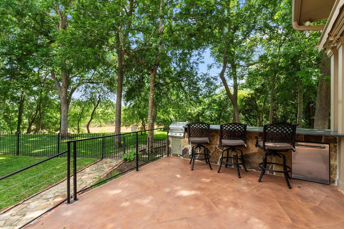 Exterior, Outdoor Kitchen
