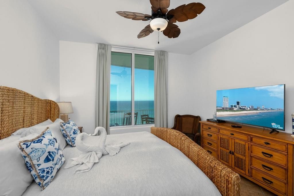 Bedroom, Interior, Water