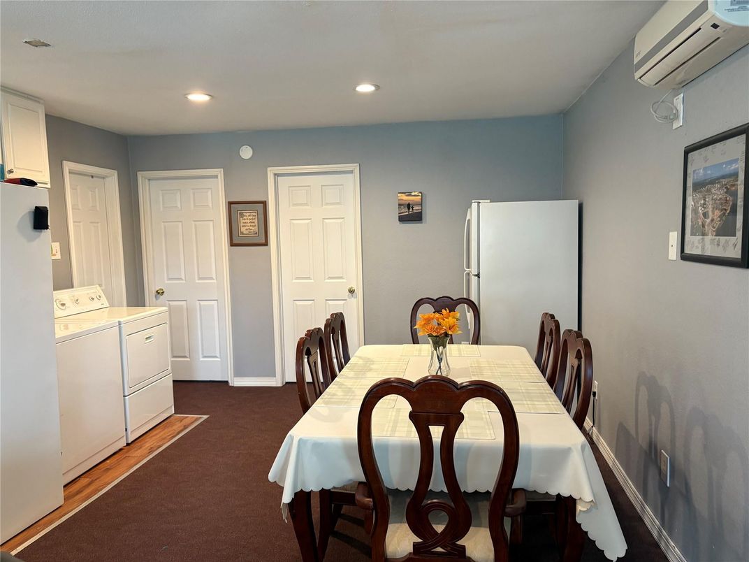 Dining room, Interior, Recessed Lighting