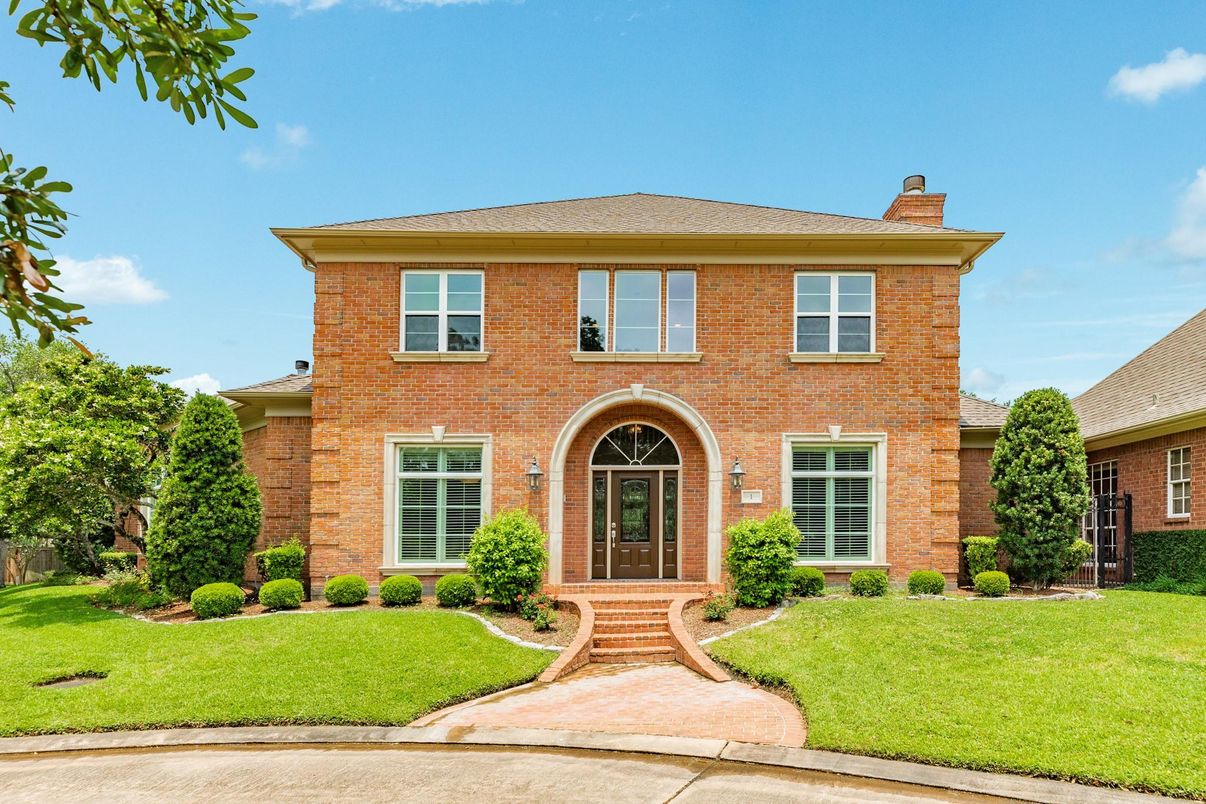 Exterior, Facade, Brick Facade, Georgian
