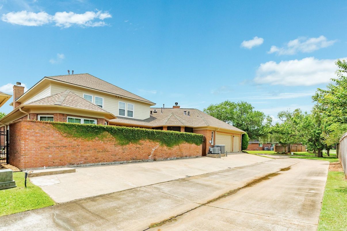 Backyard, Detached Garage, Exterior