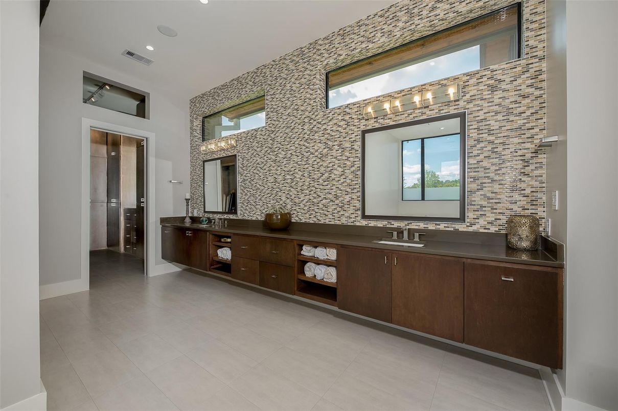 Bathroom, Dual Sink Vanities, Interior, Recessed Lighting