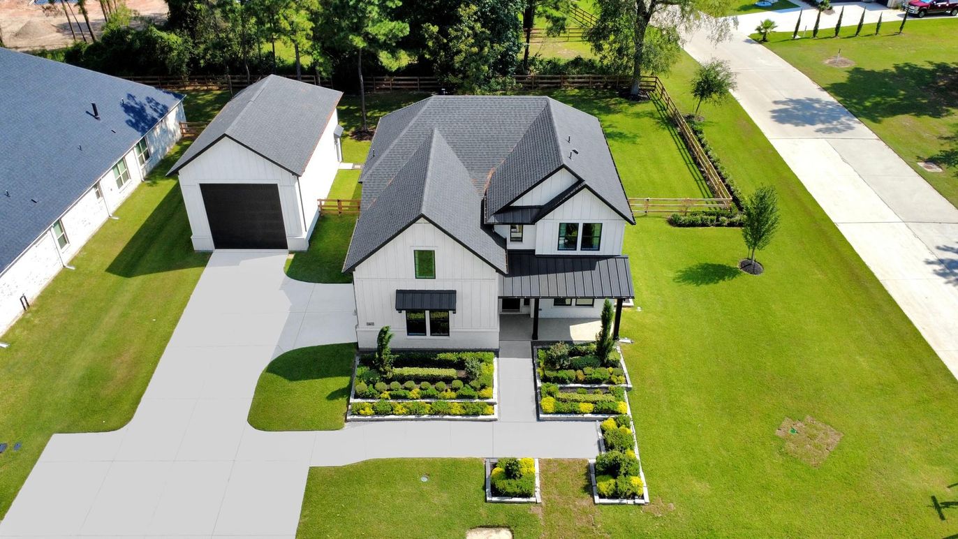 Exterior, Drone