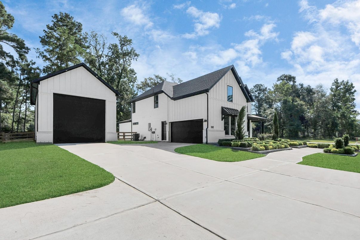 Backyard, Detached Garage, Exterior