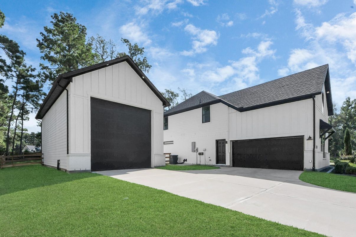 Detached Garage, Exterior