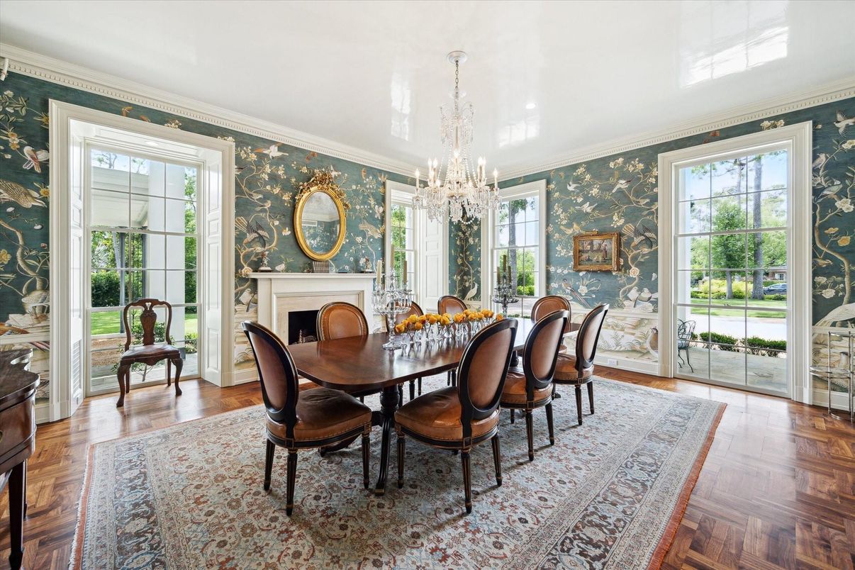 Chandelier, Dining room, Fireplace, Interior, Wood Texture Flooring