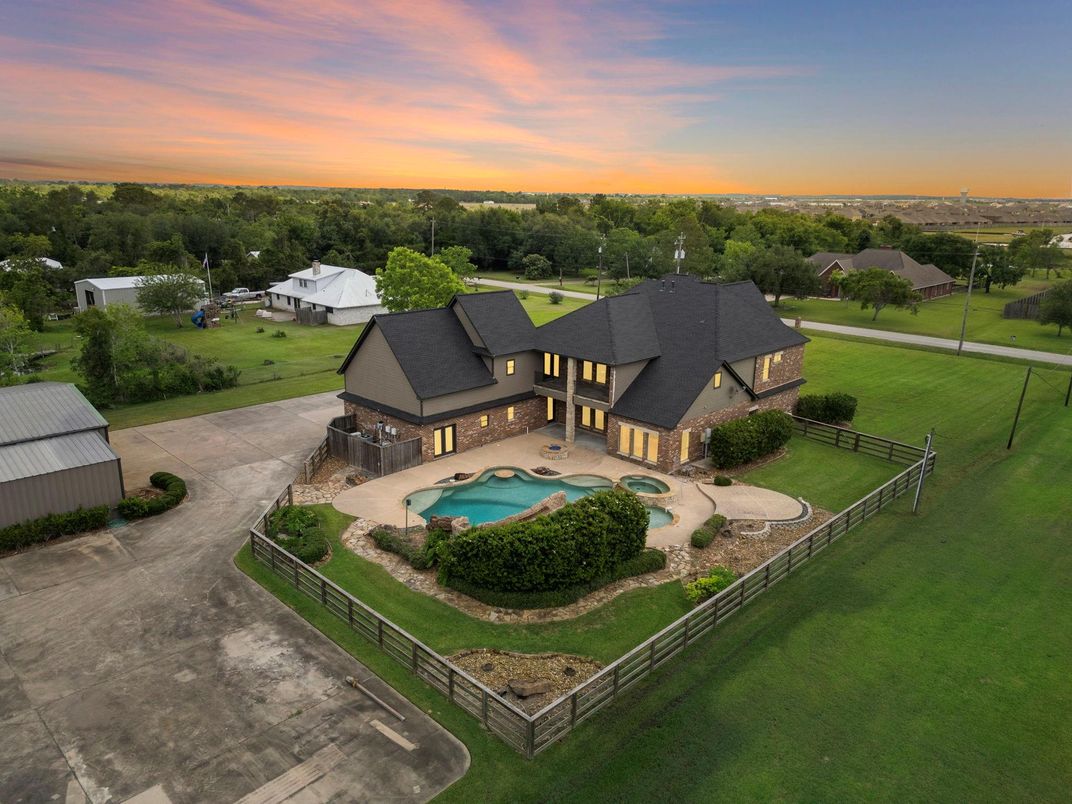 Exterior, Drone