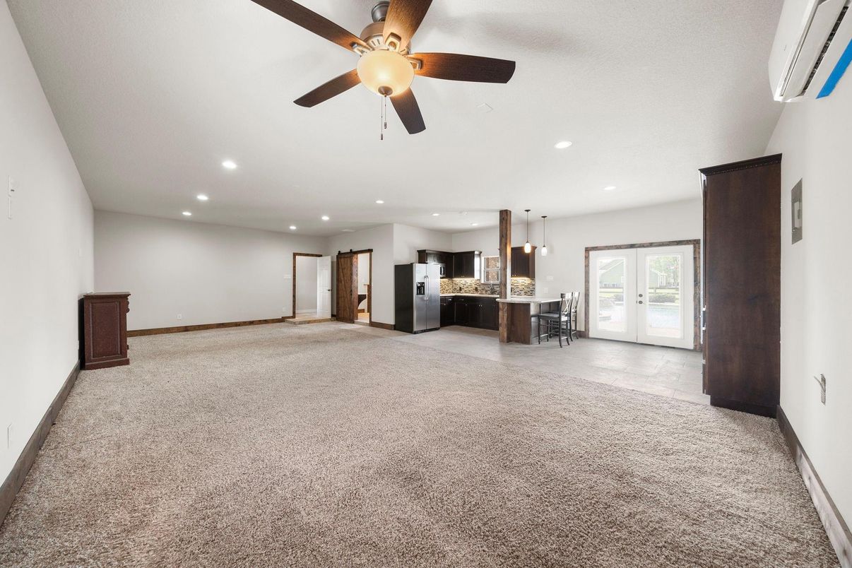 Empty room, Interior, Pendant Lights, Recessed Lighting
