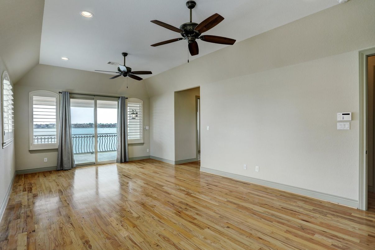 Empty room, Interior, Recessed Lighting, Water, Wood Texture Flooring