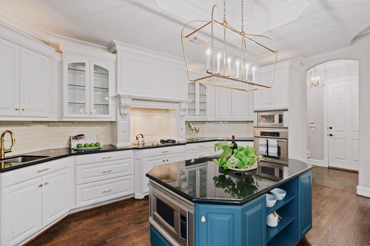 Interior, Kitchen, Pendant Lights, Stainless Steel Appliances, Wood Texture Flooring