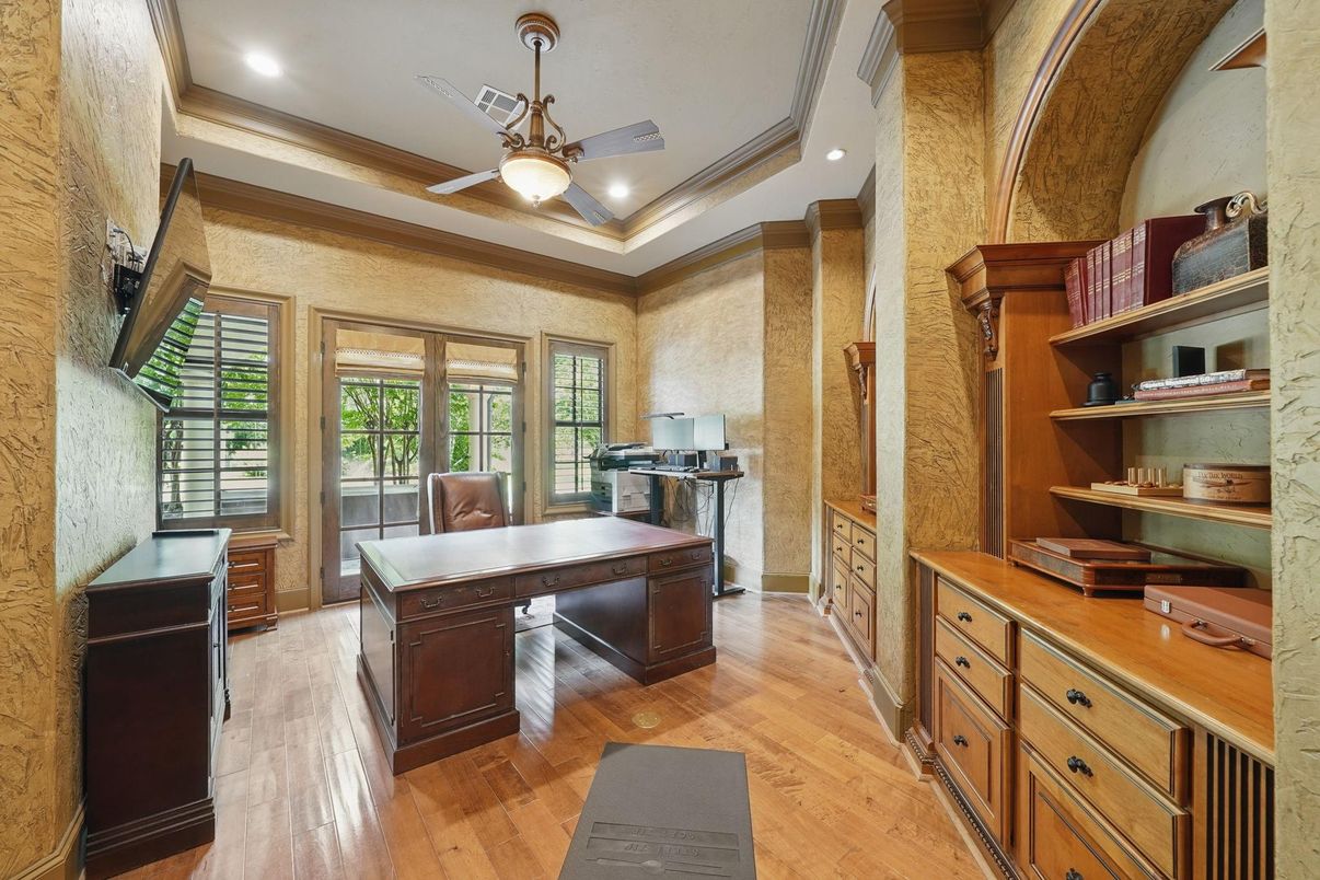 Home Office, Interior, Recessed Lighting, Wood Texture Flooring