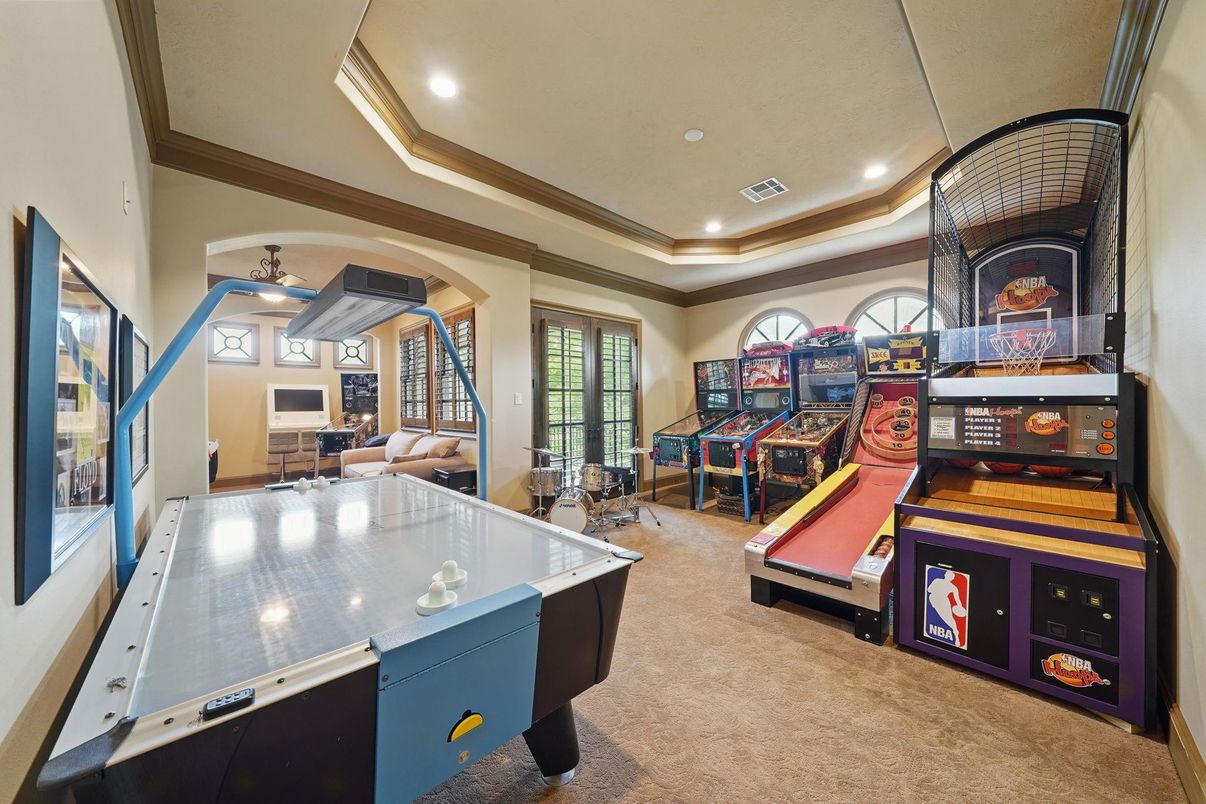 Game Room, Interior, Recessed Lighting