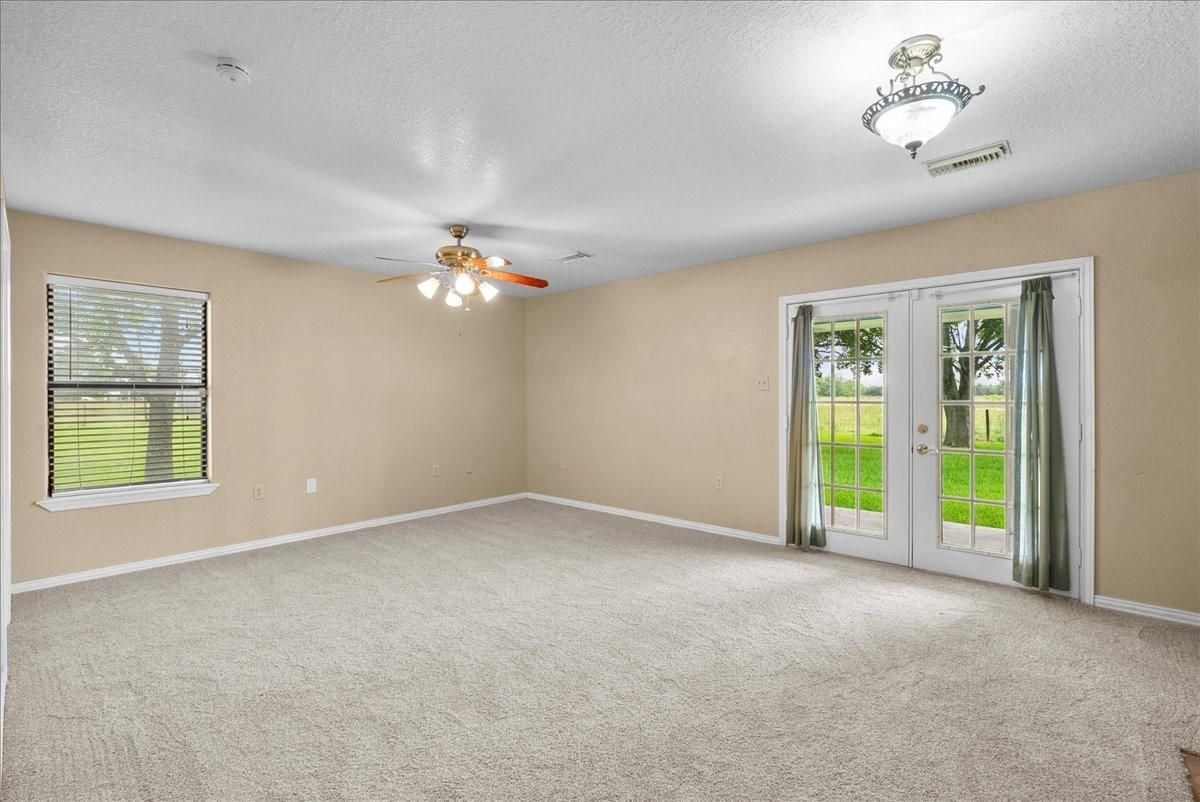 Empty room, Interior