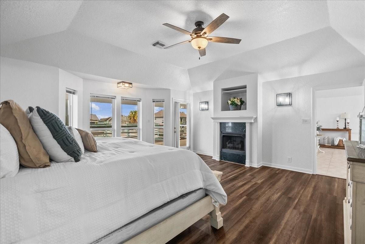Bedroom, Fireplace, Interior, Water, Wood Texture Flooring