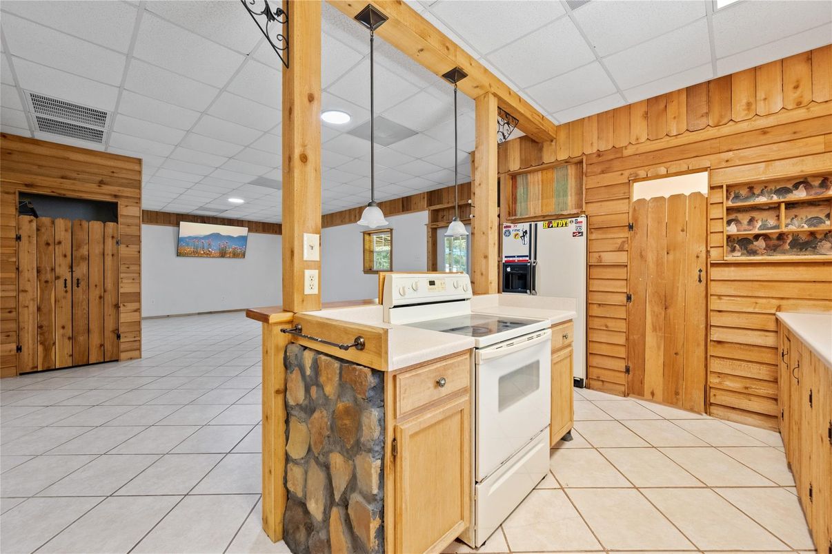 Interior, Kitchen, Recessed Lighting, Wooden Walls