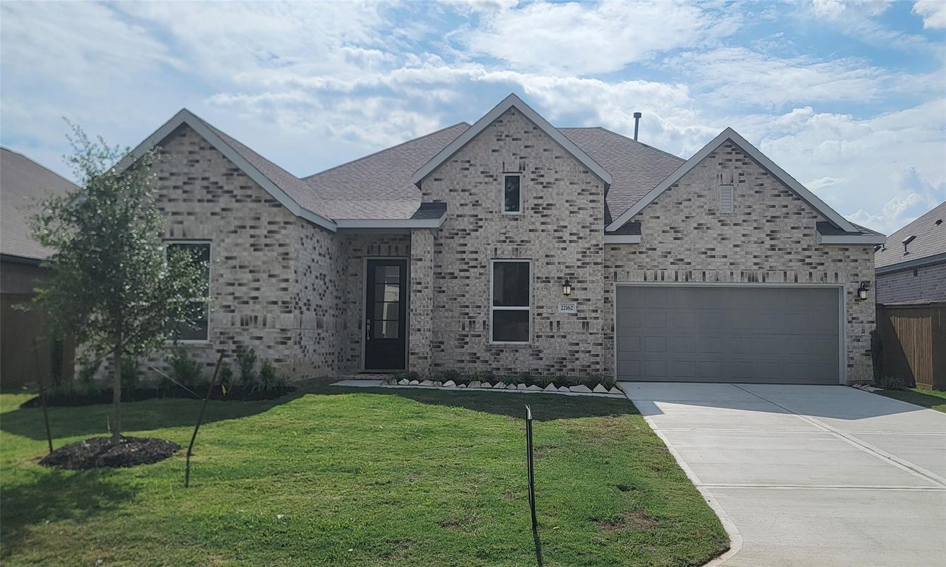 Attached, Exterior, Facade, Brick Facade, Brick Traditional