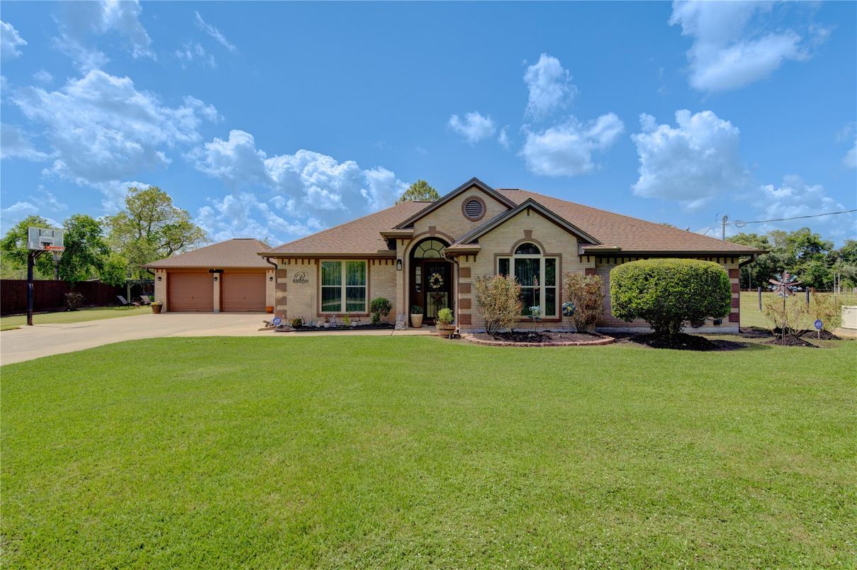 Attached, Backyard, Exterior, Facade, Brick Facade, Ranch