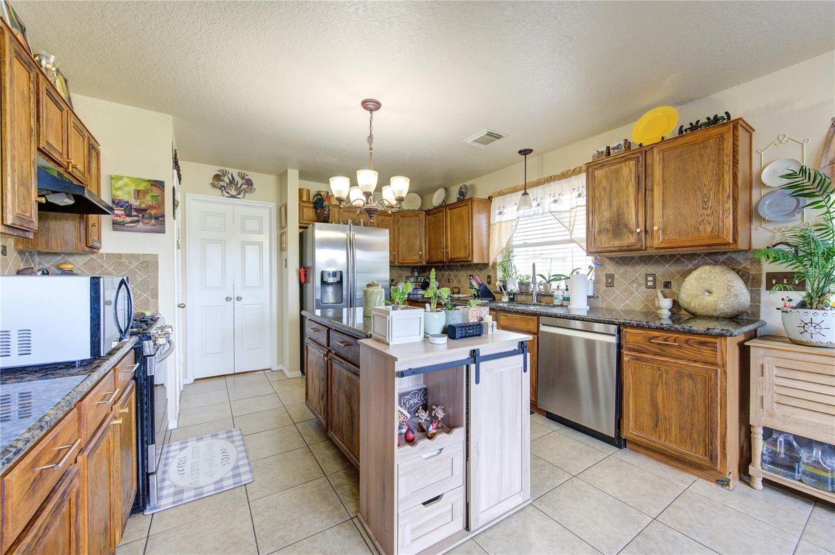 Chandelier, Interior, Kitchen, Pendant Lights, Stainless Steel Appliances
