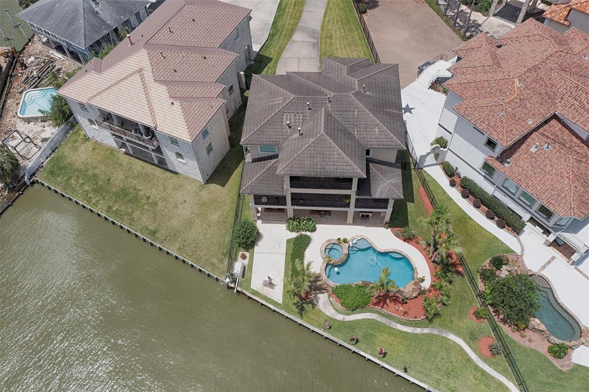 Exterior, Drone