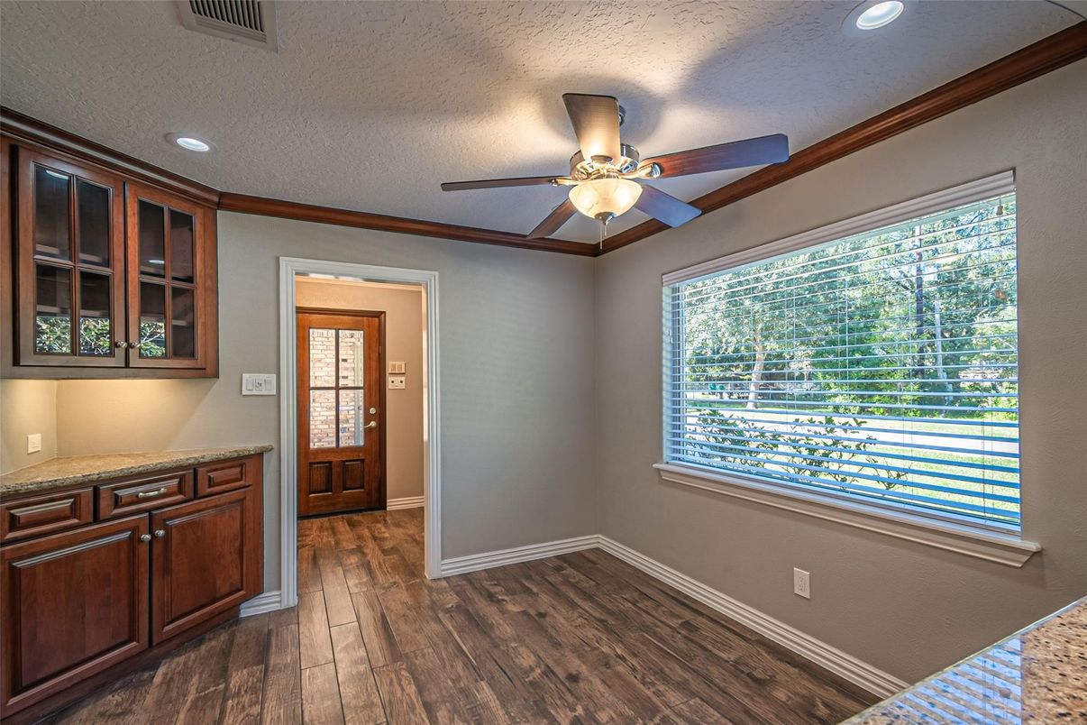 Interior, Recessed Lighting, Wood Texture Flooring