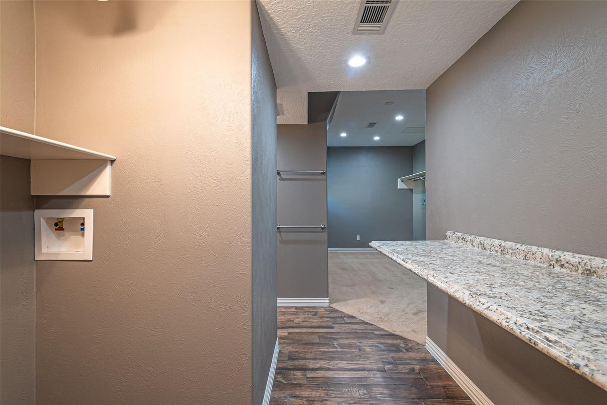 Interior, Recessed Lighting, Wood Texture Flooring