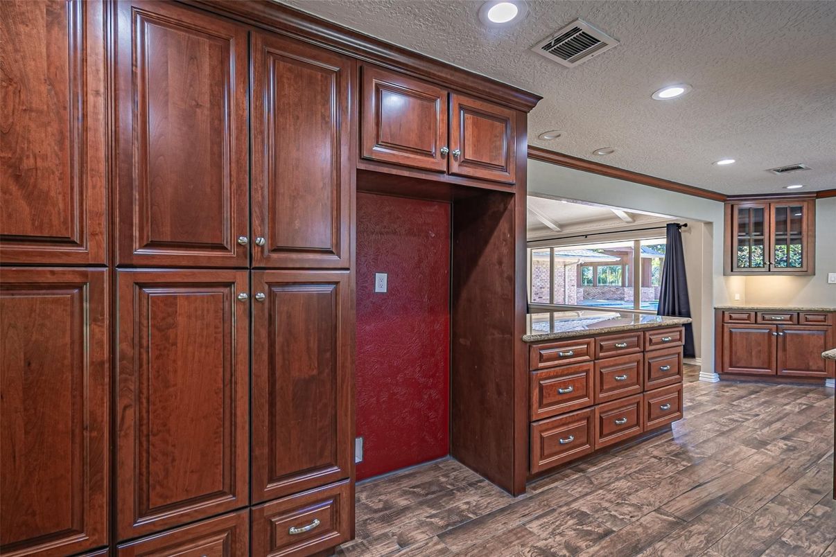 Interior, Recessed Lighting, Wood Texture Flooring