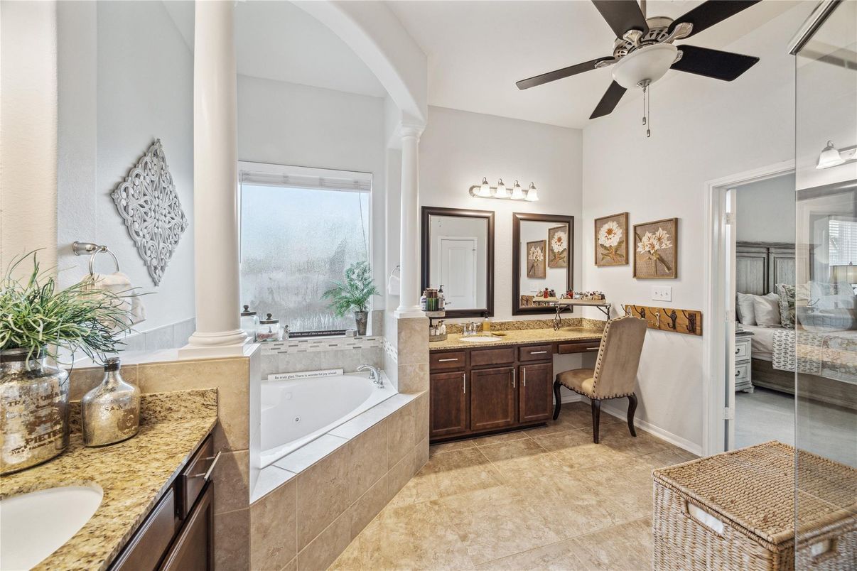 Bathroom, Bedroom, Dual Sink Vanities, Interior