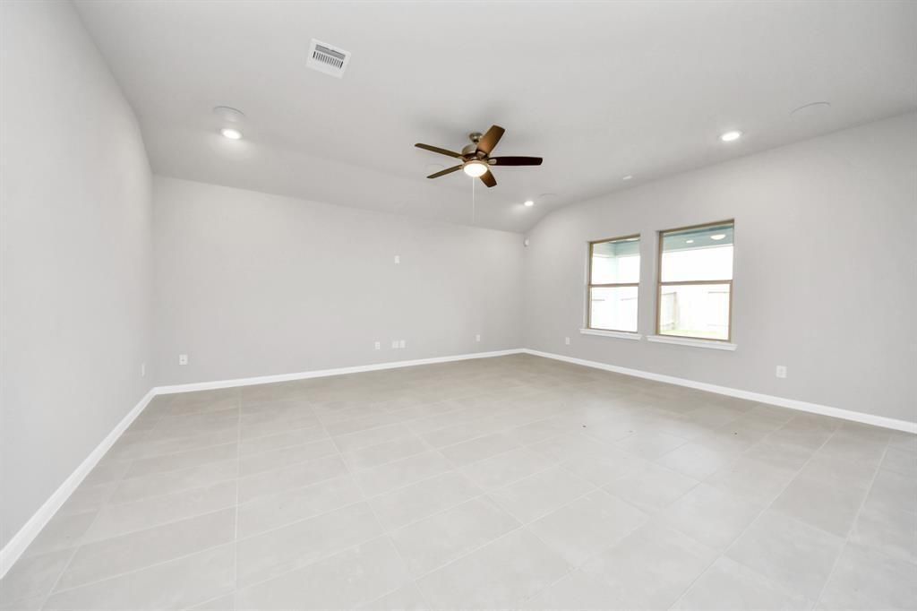 Empty room, Interior, Recessed Lighting