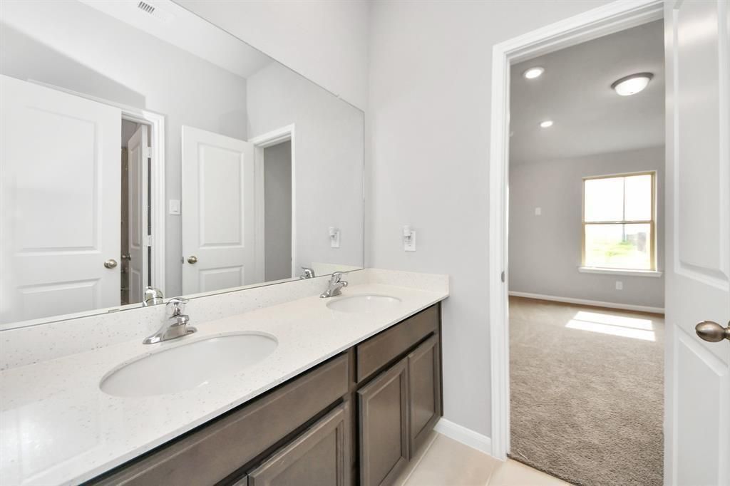 Bathroom, Dual Sink Vanities, Interior, Recessed Lighting