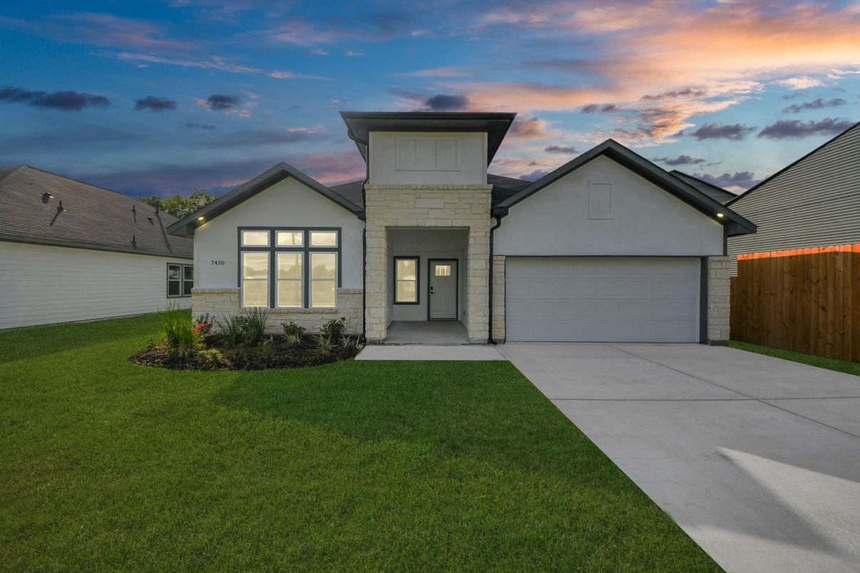 Attached, Exterior, Facade, Brick Traditional