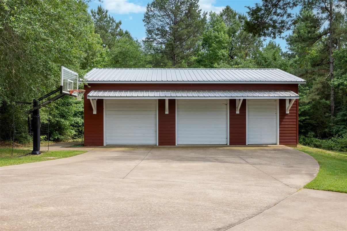 Detached Garage, Exterior