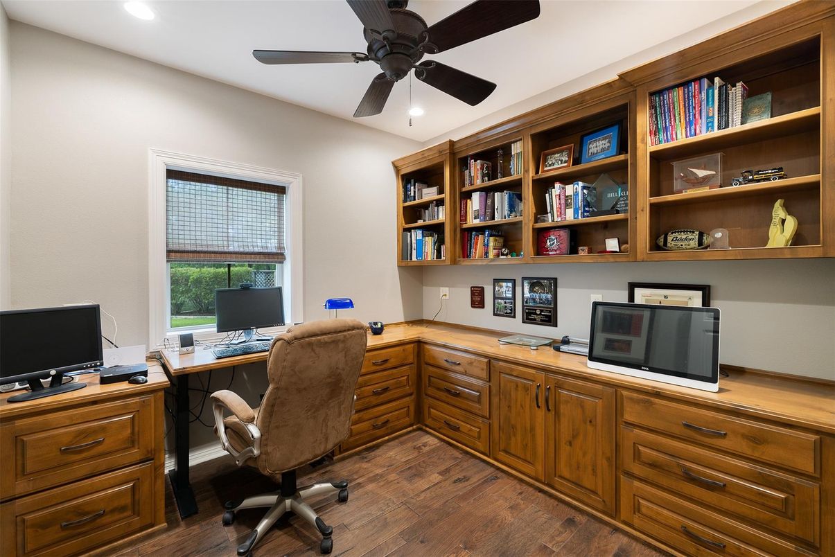 Home Office, Interior, Recessed Lighting, Wood Texture Flooring