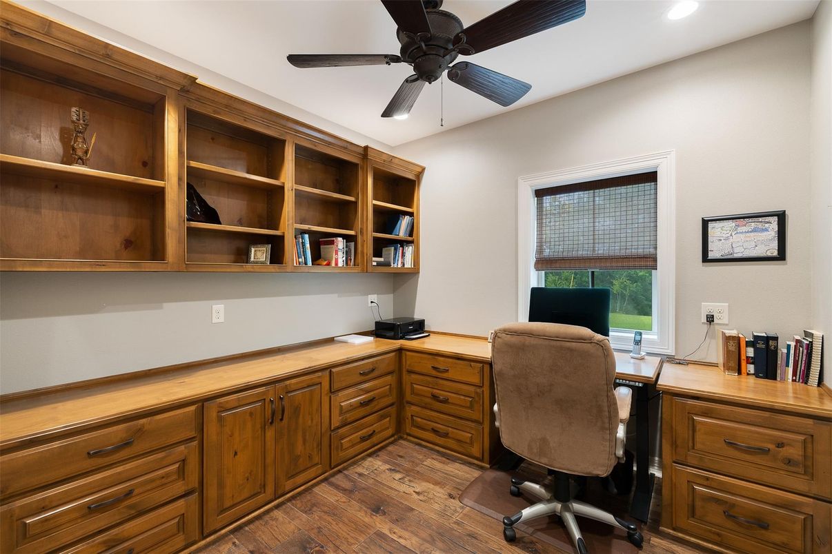 Home Office, Interior, Recessed Lighting, Wood Texture Flooring