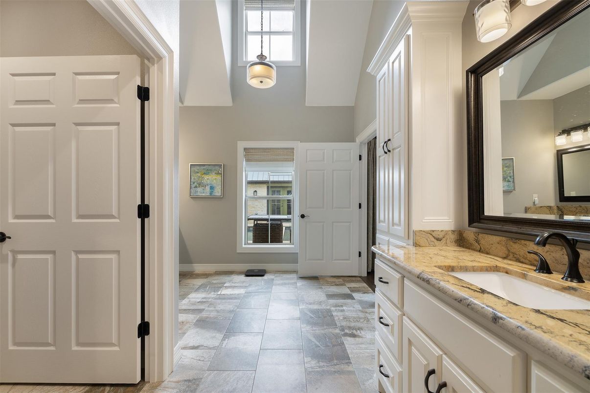 Bathroom, Interior, Pendant Lights