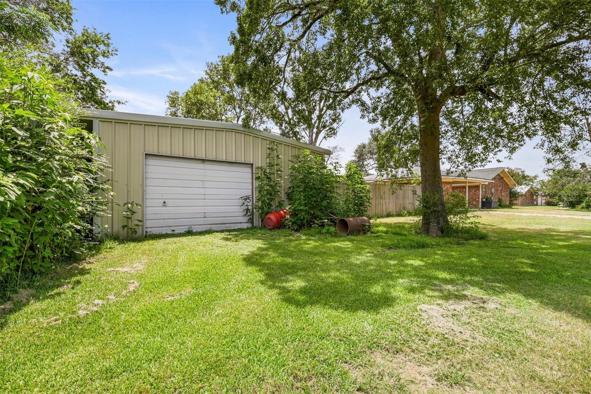 Backyard, Detached Garage, Exterior