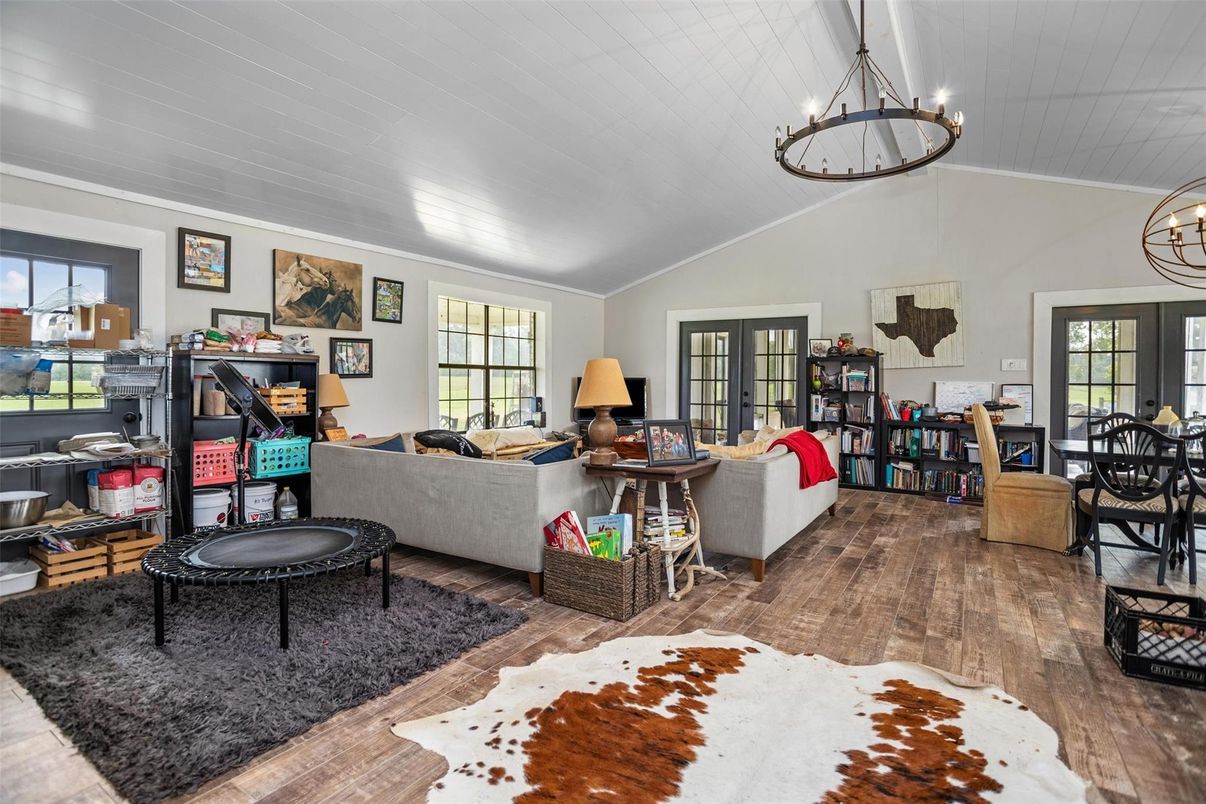 Chandelier, Dining room, Interior, Living room, Pendant Lights, Wood Texture Flooring