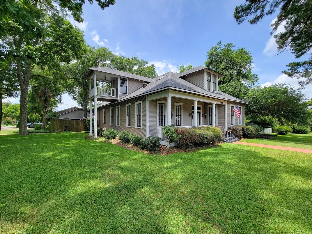 Backyard, Exterior, Facade, American Foursquare
