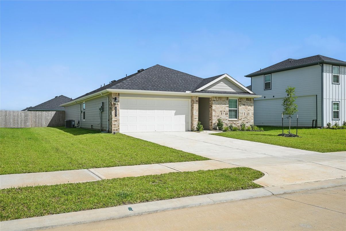 Attached, Exterior, Facade, Brick Facade, Ranch