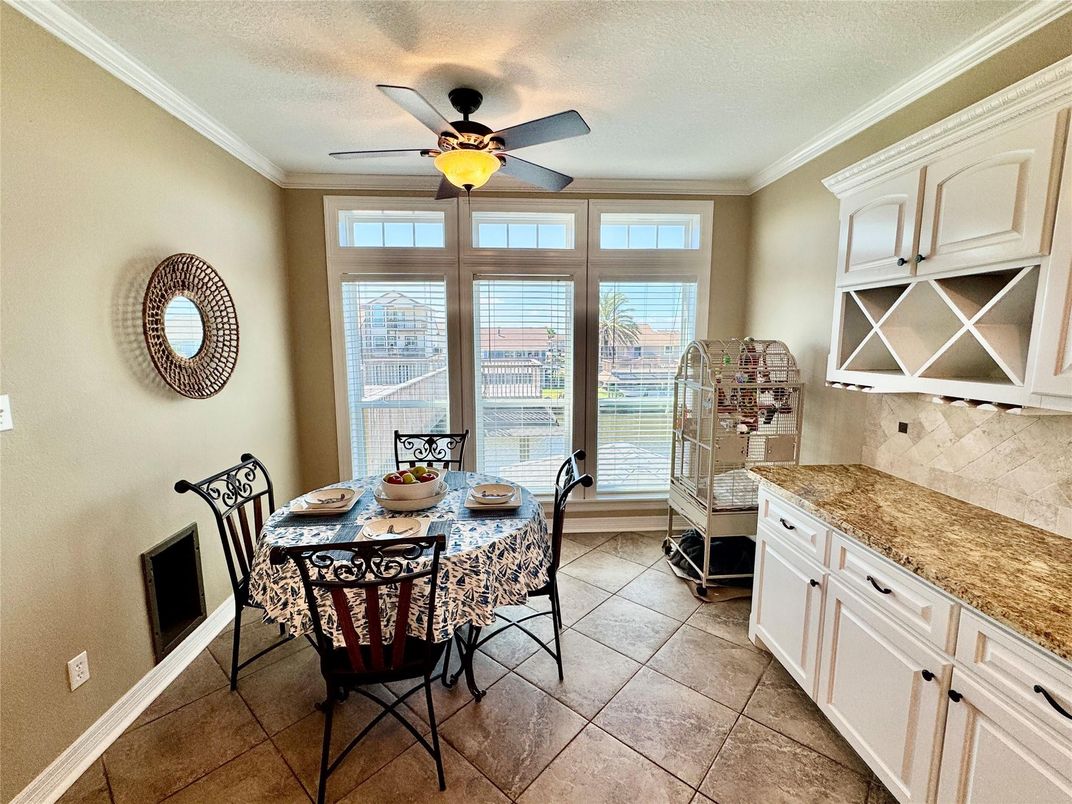 Dining room, Interior