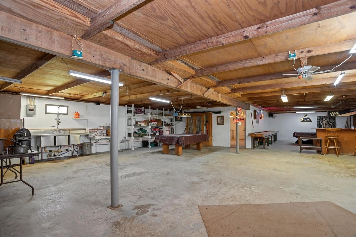 Billiard Table, Game Room, Interior, Wooden Beams, Wooden Ceilings