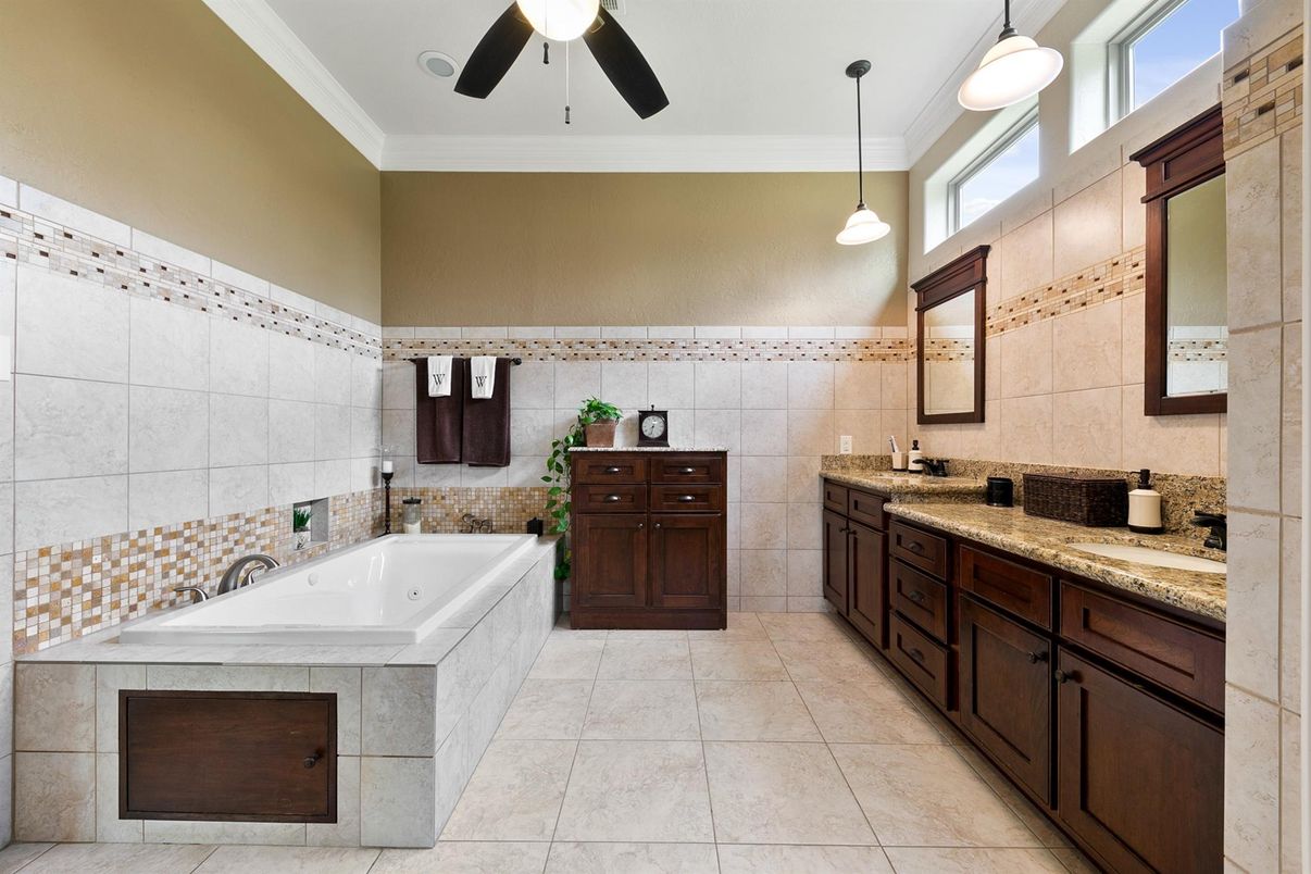 Bathroom, Dual Sink Vanities, Interior, Pendant Lights
