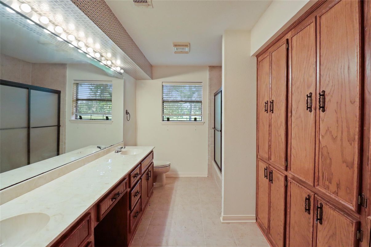 Bathroom, Dual Sink Vanities, Interior