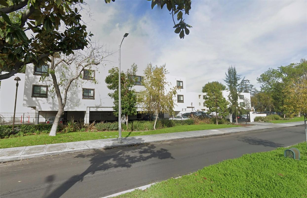 Exterior, Facade, Rowhouse