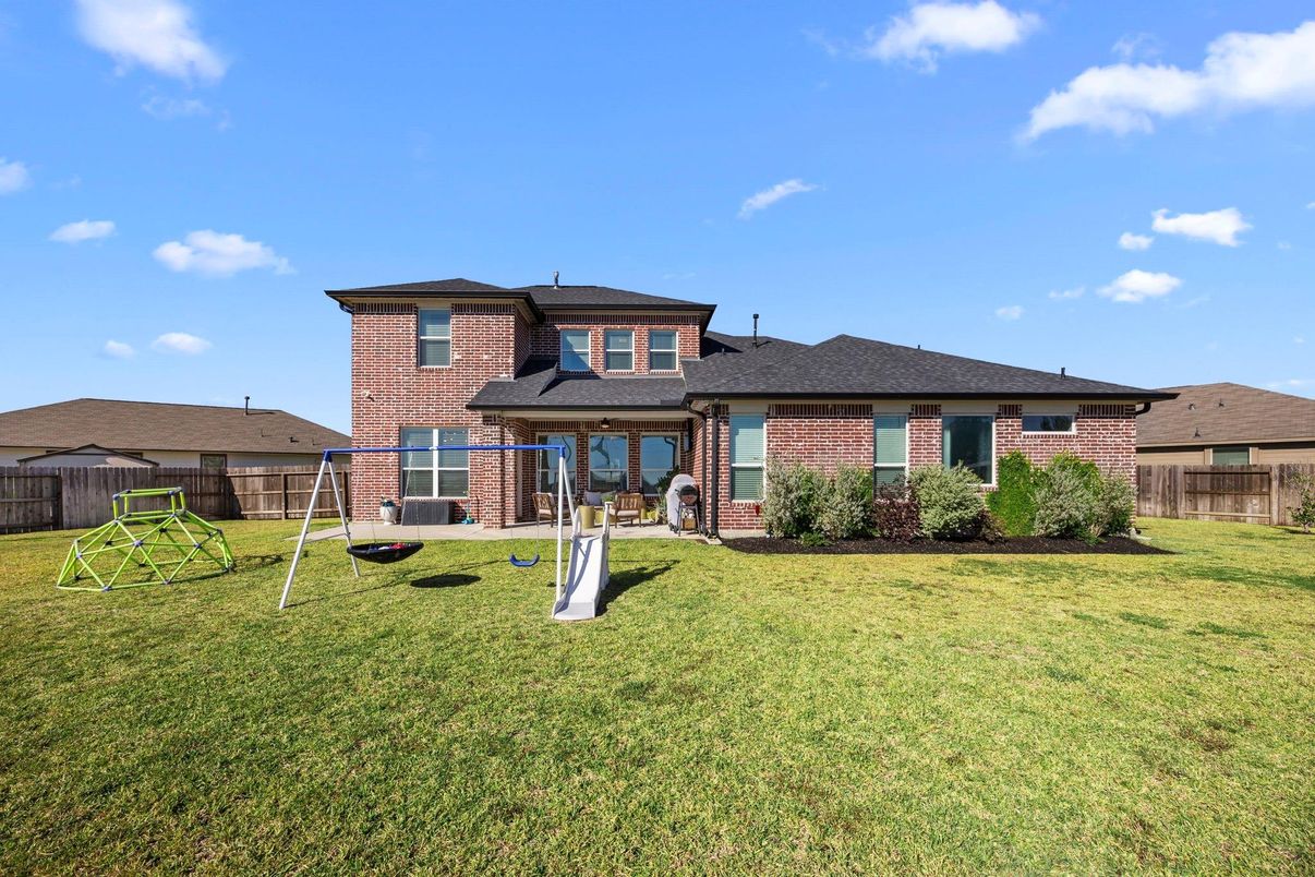 Backyard, Exterior, Facade, Brick Facade, Ranch