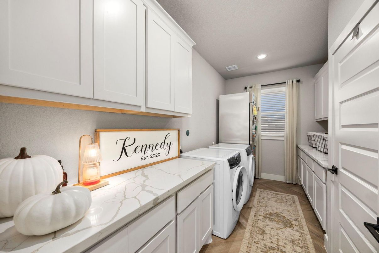 Interior, Recessed Lighting, Washer, Wood Texture Flooring