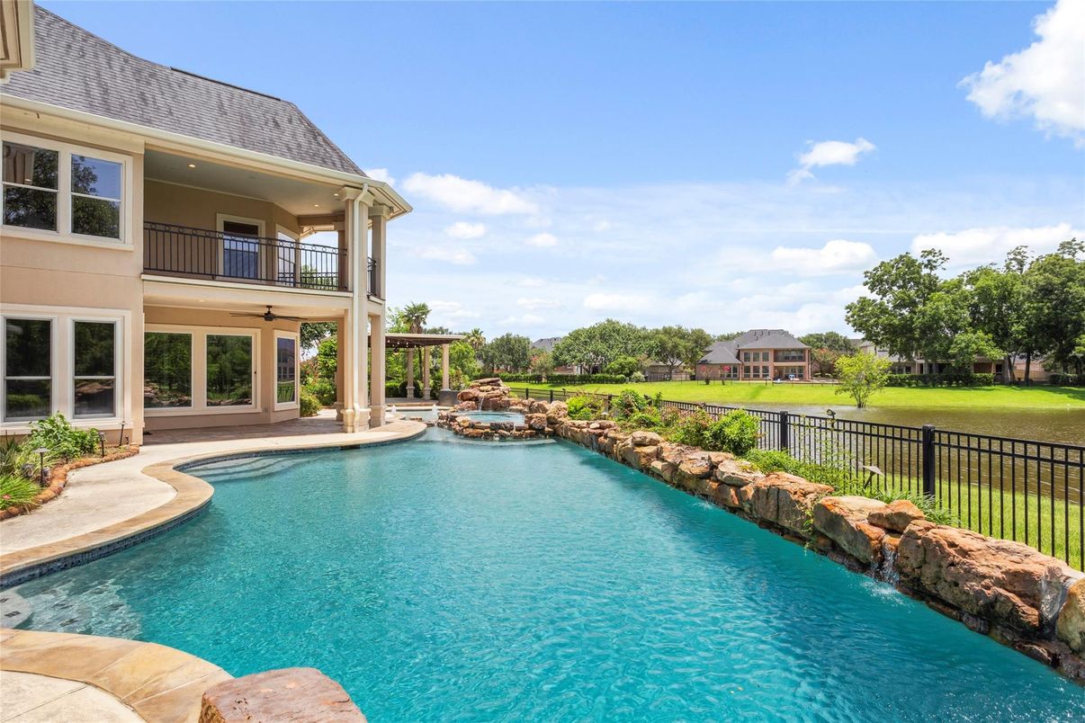 Exterior, Pool, Water