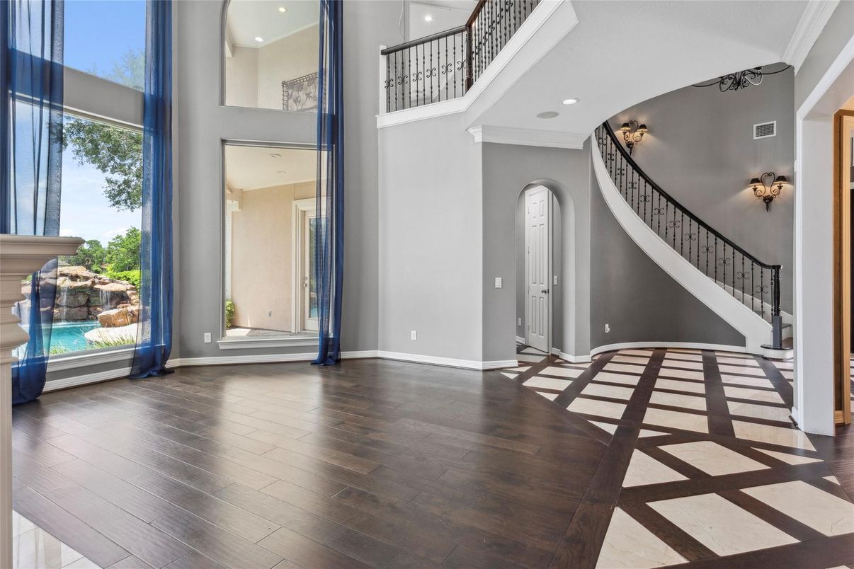 Interior, Recessed Lighting, Wood Texture Flooring