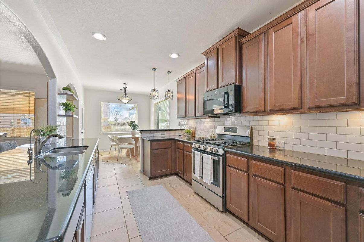 Dining room, Interior, Kitchen, Pendant Lights, Recessed Lighting, Stainless Steel Appliances