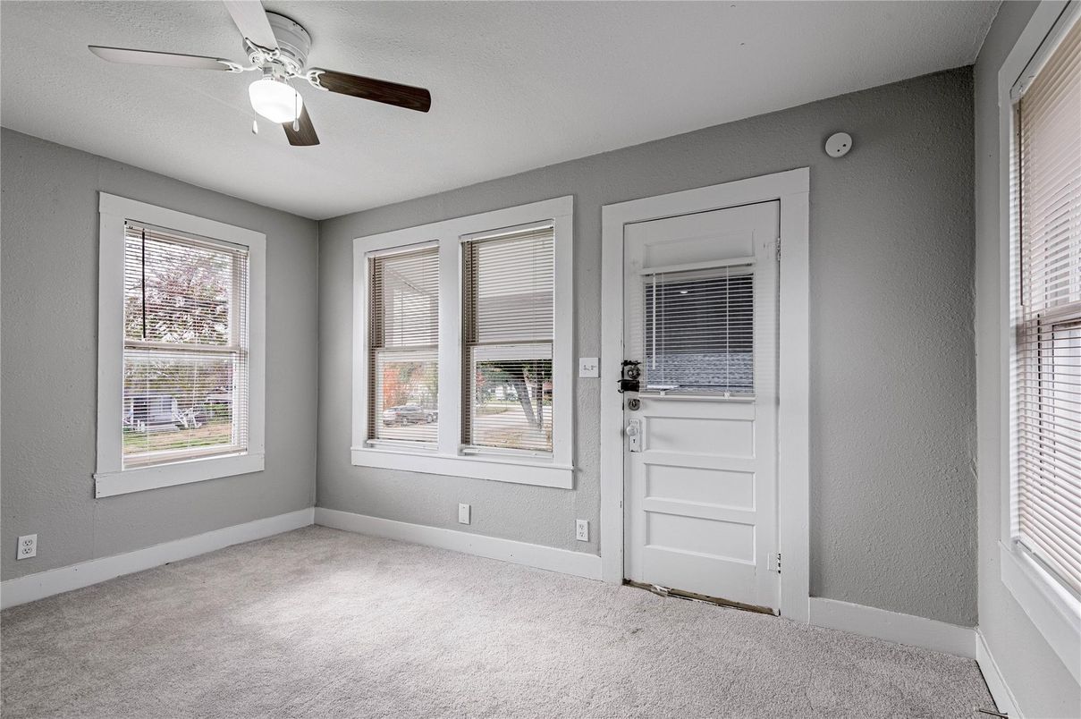 Empty room, Interior