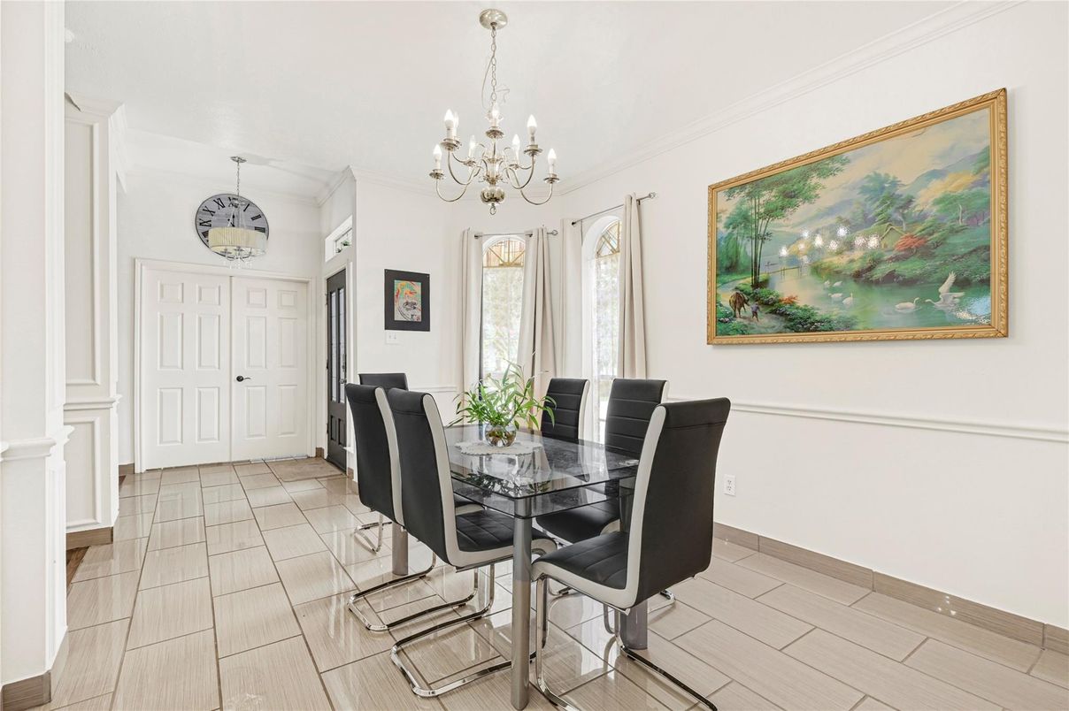 Chandelier, Dining room, Interior